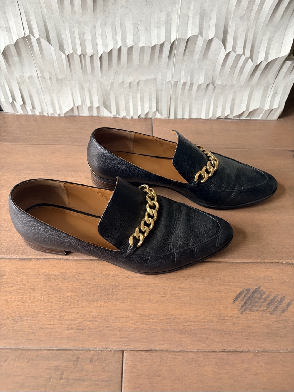Calvin Klein Fanna black leather loafers with gold chain sz 8 black